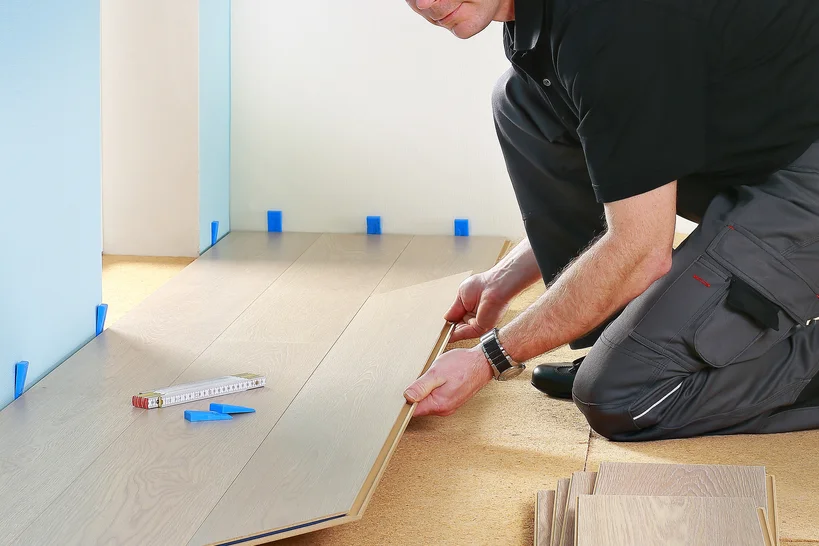 Decor-Union Service 037a Bodenleger verlegt Laminat - Decor-Union Service 037a Bodenleger verlegt Laminat