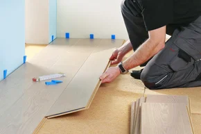 Verlegung - Decor-Union Service 037a Bodenleger verlegt Laminat